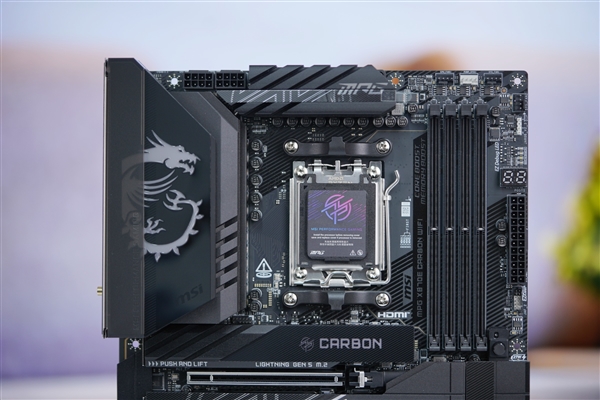 AMD锐龙9000新座驾！微星MPG X870E CARBON WiFi主板图赏 AMD锐龙9000 微星MPG WiFi主板 第2张