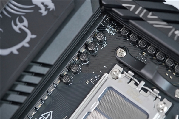 AMD锐龙9000新座驾！微星MPG X870E CARBON WiFi主板图赏 AMD锐龙9000 微星MPG WiFi主板 第6张