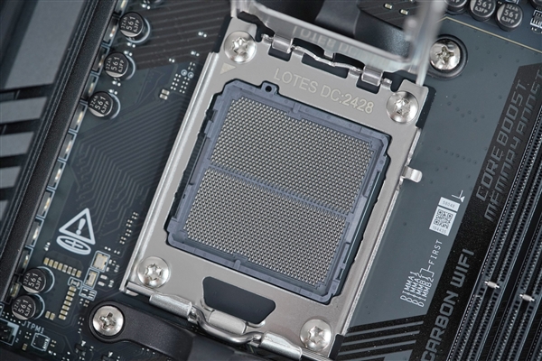 AMD锐龙9000新座驾！微星MPG X870E CARBON WiFi主板图赏 AMD锐龙9000 微星MPG WiFi主板 第4张