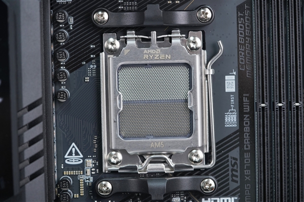 AMD锐龙9000新座驾！微星MPG X870E CARBON WiFi主板图赏 AMD锐龙9000 微星MPG WiFi主板 第3张