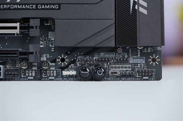 AMD锐龙9000新座驾！微星MPG X870E CARBON WiFi主板图赏 AMD锐龙9000 微星MPG WiFi主板 第13张