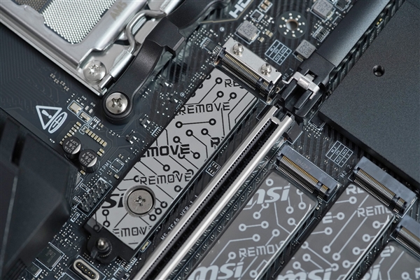 AMD锐龙9000新座驾！微星MPG X870E CARBON WiFi主板图赏 AMD锐龙9000 微星MPG WiFi主板 第19张