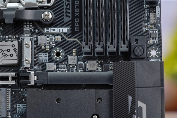 AMD锐龙9000新座驾！微星MPG X870E CARBON WiFi主板图赏 AMD锐龙9000 微星MPG WiFi主板 第17张