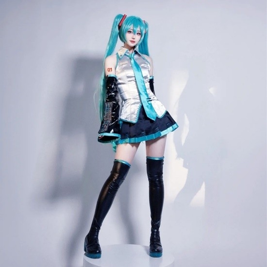 韩妹COS初音未来：丝袜胶衣大展偶像身材 韩妹 COS 初音未来 第3张