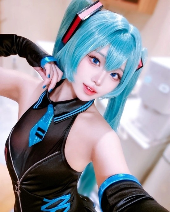 韩妹COS初音未来：丝袜胶衣大展偶像身材 韩妹 COS 初音未来 第6张