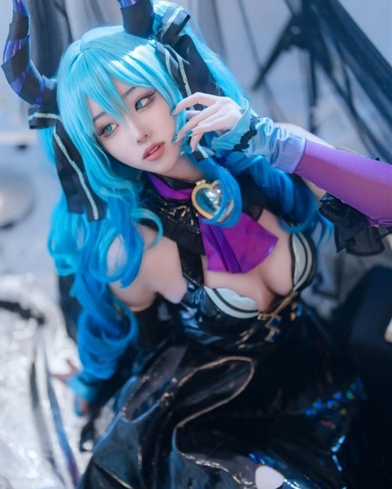 韩妹COS初音未来：丝袜胶衣大展偶像身材 韩妹 COS 初音未来 第10张