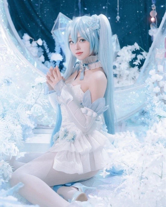 韩妹COS初音未来：丝袜胶衣大展偶像身材 韩妹 COS 初音未来 第12张