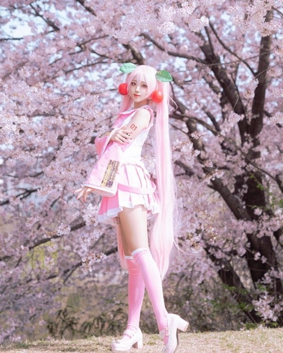 韩妹COS初音未来：丝袜胶衣大展偶像身材 韩妹 COS 初音未来 第14张