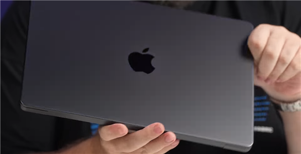 苹果M4 MacBook Pro上手视频曝光！芯片速度提高25% Pro 第3张