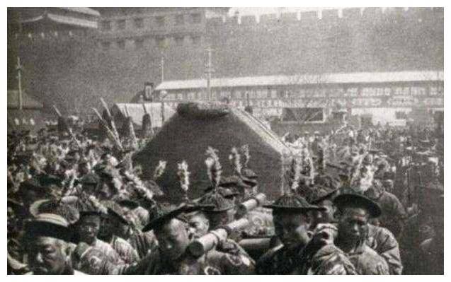 慈禧下葬那天，发生三件怪事，其中一件至今无法解释  慈禧下葬 第2张