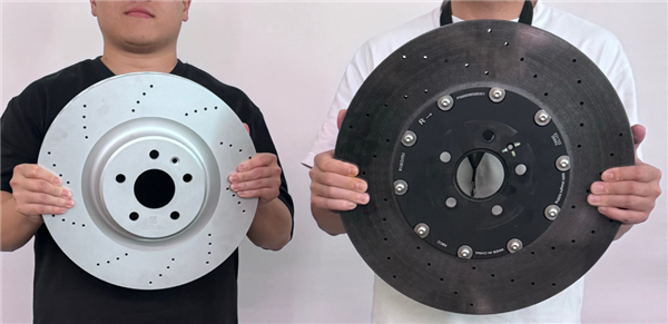 价值一辆车！小米SU7 Ultra量产版碳陶盘揭秘：史无前例 小米SU7 Ultra量产版碳陶盘 第1张