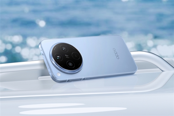 OPPO Find X8 Ultra直屏方向对了：曝友商超大杯开始评估直屏 Ultra 第1张