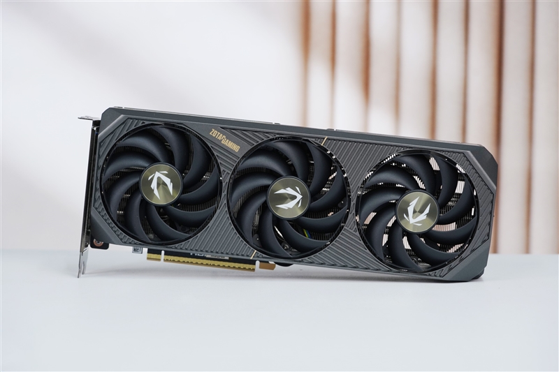 超频能力媲美顶级非公！索泰RTX 5070 SOLID OC评测 索泰RTX 第3张