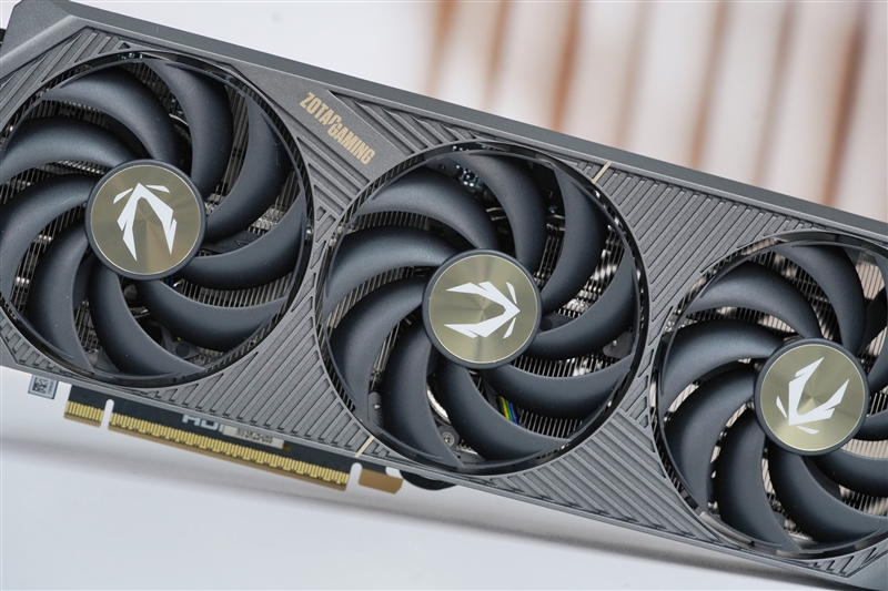 超频能力媲美顶级非公！索泰RTX 5070 SOLID OC评测 索泰RTX 第4张