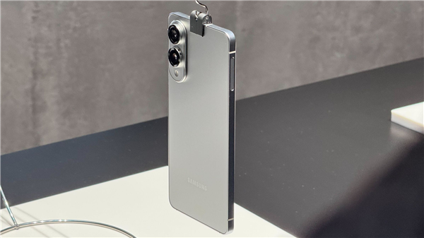 5.8mm最薄骁龙8 Elite旗舰!三星Galaxy S25 edge邀请函曝光:5月13日发布 三星Galaxy edge 第2张 5.8mm最薄骁龙8 Elite旗舰!三星Galaxy S25 edge邀请函曝光:5月13日发布 三星Galaxy edge 第2张