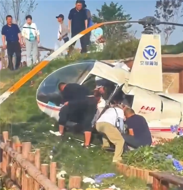 苏州一景区发生直升机坠落事故 官方通报:致四伤一死 直升机坠落事故 第2张 苏州一景区发生直升机坠落事故 官方通报:致四伤一死 直升机坠落事故 第2张