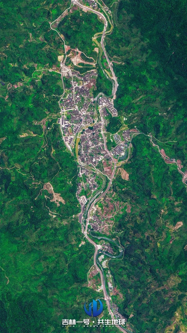 五一在家云游:卫星俯瞰华夏名山名湖、文化古镇 五一在家云游 第13张 五一在家云游:卫星俯瞰华夏名山名湖、文化古镇 五一在家云游 第13张