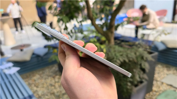 史上最薄骁龙8 Elite旗舰!三星Galaxy S25 Edge国行价格公布:7999元 三星Galaxy Edge 第1张 史上最薄骁龙8 Elite旗舰!三星Galaxy S25 Edge国行价格公布:7999元 三星Galaxy Edge 第1张