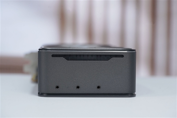 快科技5月20日消息,七彩虹正式推出了iGame RTX 5060 Adavanced OC显卡。 七彩虹iGame OC 第10张 快科技5月20日消息,七彩虹正式推出了iGame RTX 5060 Adavanced OC显卡。 七彩虹iGame OC 第10张