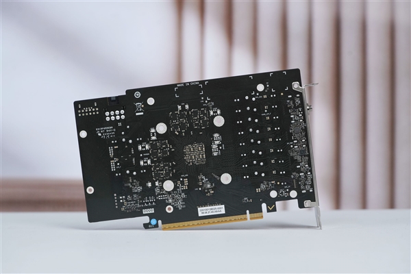 快科技5月20日消息,七彩虹正式推出了iGame RTX 5060 Adavanced OC显卡。 七彩虹iGame OC 第28张 快科技5月20日消息,七彩虹正式推出了iGame RTX 5060 Adavanced OC显卡。 七彩虹iGame OC 第28张