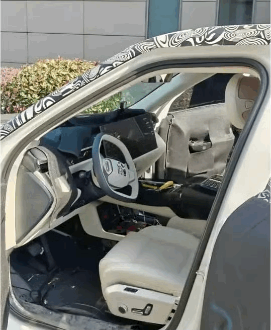 吉利家的大六座SUV！银河M9实车曝光：预计售价20万级 银河M9 第2张