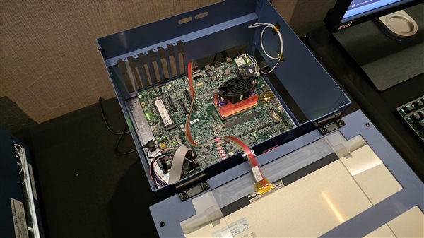 Intel下代处理器Panther Lake首次公开运行:明年大规模上市 Intel处理器Panther Lake 第5张 Intel下代处理器Panther Lake首次公开运行:明年大规模上市 Intel处理器Panther Lake 第5张