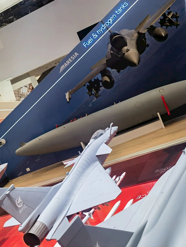 卫星视角看2025巴黎航展:歼10-CE、阵风巧合面对面 2025巴黎航展 第3张 卫星视角看2025巴黎航展:歼10-CE、阵风巧合面对面 2025巴黎航展 第3张