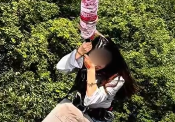 女子景区蹦极被推下受伤满脸是血 索赔得到一份免责协议 女子景区蹦极被推下受伤 第2张