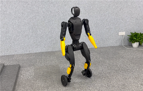 “稚晖君”出新作灵犀X2-N机器人:双足秒变双轮 咋踹都不倒 灵犀X2-N机器人 第1张 “稚晖君”出新作灵犀X2-N机器人:双足秒变双轮 咋踹都不倒 灵犀X2-N机器人 第1张