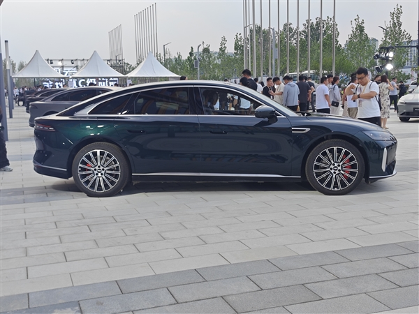 实测能跑2500公里!奇瑞C级轿车风云A9L上市:万起 奇瑞风云A9L 第8张 实测能跑2500公里!奇瑞C级轿车风云A9L上市:万起 奇瑞风云A9L 第8张