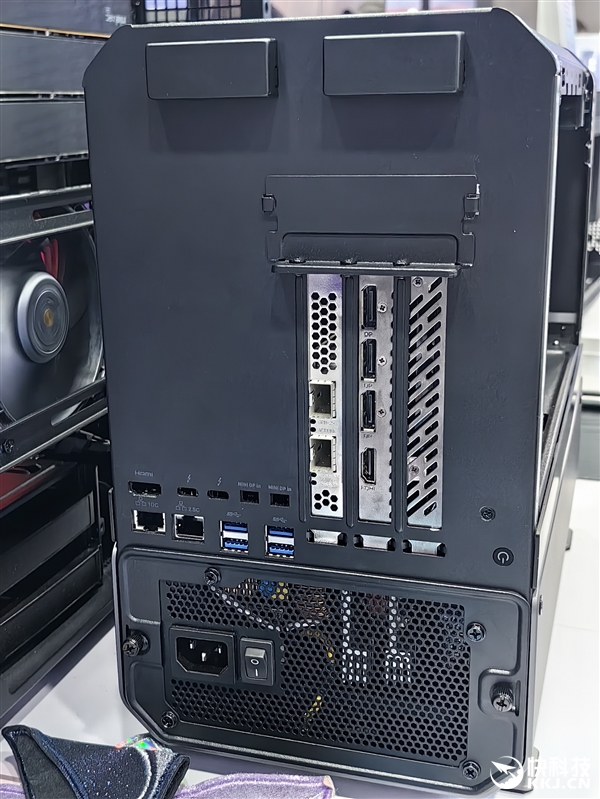 四卡八芯192GB显存!铭瑄秀Intel锐炫Pro B60显卡工作站 Intel锐炫Pro B60显卡 第7张 四卡八芯192GB显存!铭瑄秀Intel锐炫Pro B60显卡工作站 Intel锐炫Pro B60显卡 第7张