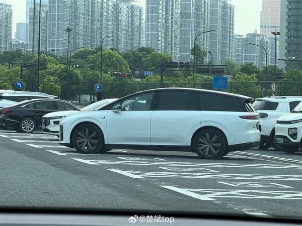 35万级家用纯电SUV 理想i8实车内饰首次曝光:比较眼熟 理想i8 第1张 35万级家用纯电SUV 理想i8实车内饰首次曝光:比较眼熟 理想i8 第1张