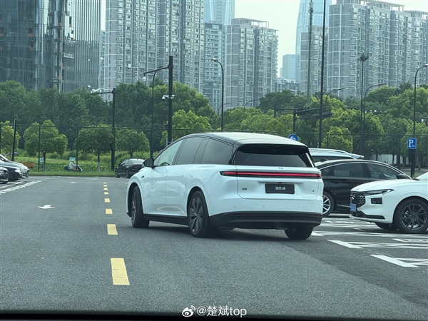 35万级家用纯电SUV 理想i8实车内饰首次曝光:比较眼熟 理想i8 第2张 35万级家用纯电SUV 理想i8实车内饰首次曝光:比较眼熟 理想i8 第2张