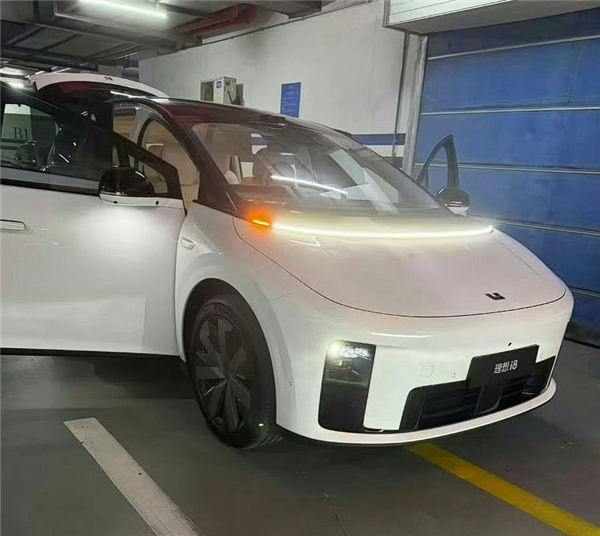 35万级家用纯电SUV 理想i8实车内饰首次曝光:比较眼熟 理想i8 第3张 35万级家用纯电SUV 理想i8实车内饰首次曝光:比较眼熟 理想i8 第3张