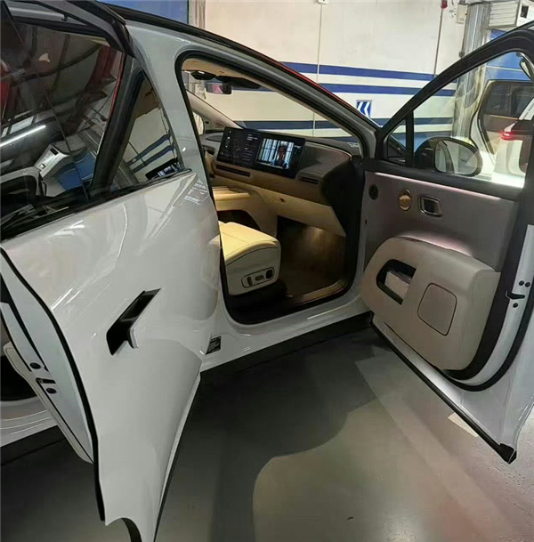 35万级家用纯电SUV 理想i8实车内饰首次曝光:比较眼熟 理想i8 第4张 35万级家用纯电SUV 理想i8实车内饰首次曝光:比较眼熟 理想i8 第4张