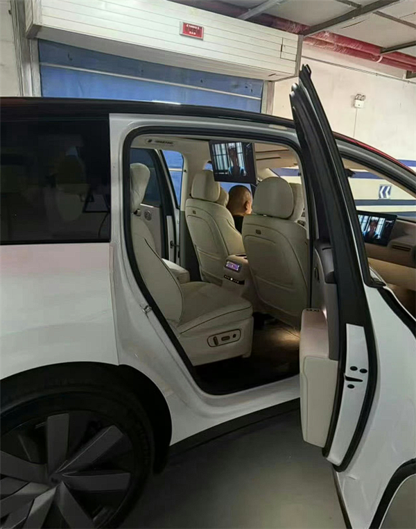 35万级家用纯电SUV 理想i8实车内饰首次曝光:比较眼熟 理想i8 第6张 35万级家用纯电SUV 理想i8实车内饰首次曝光:比较眼熟 理想i8 第6张