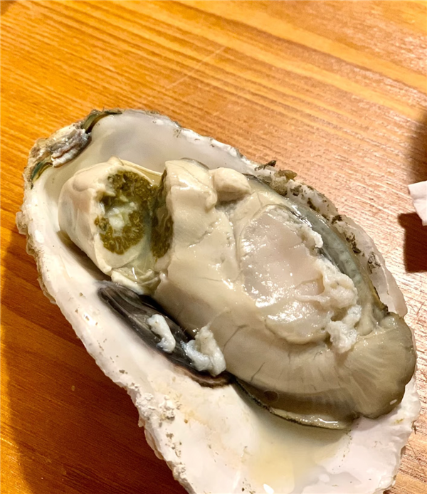 生蚝肚子里的黑色是什么东西?能不能吃啊! 第2张 生蚝肚子里的黑色是什么东西?能不能吃啊! 第2张