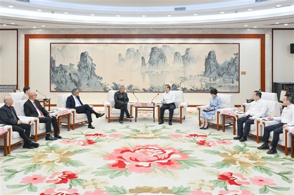 英伟达CEO黄仁勋今天首次中文演讲:直言好紧张 要好好练习中文 黄仁勋首次中文演讲 第1张 英伟达CEO黄仁勋今天首次中文演讲:直言好紧张 要好好练习中文 黄仁勋首次中文演讲 第1张
