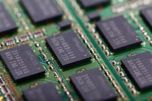 价格倒挂超过DDR5!DDR4涨价风暴要持续多久 DDR4涨价 第2张 价格倒挂超过DDR5!DDR4涨价风暴要持续多久 DDR4涨价 第2张