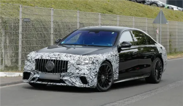 西装暴徒！新款奔驰AMG S 63 E 曝光：扭矩高达1430牛·米 新款奔驰AMG 第2张