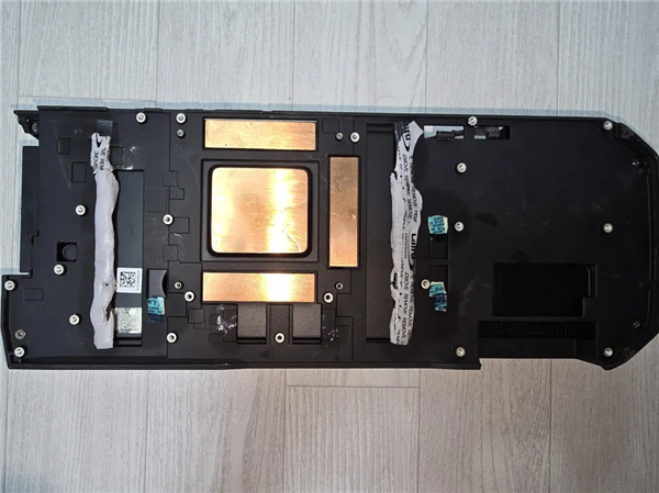 AMD神秘三8Pin供电散热器现身!比RX 7900 XTX还大:或为未发布RX 7950 XTX AMD三8Pin供电散热器 第6张 AMD神秘三8Pin供电散热器现身!比RX 7900 XTX还大:或为未发布RX 7950 XTX AMD三8Pin供电散热器 第6张