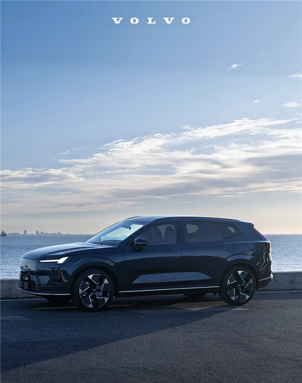 沃尔沃XC70牛仔蓝首发亮相!定位中型SUV 8月开启预售 沃尔沃XC70 第2张 沃尔沃XC70牛仔蓝首发亮相!定位中型SUV 8月开启预售 沃尔沃XC70 第2张