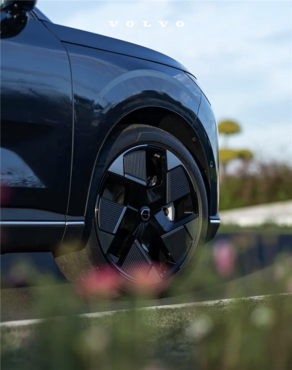 沃尔沃XC70牛仔蓝首发亮相!定位中型SUV 8月开启预售 沃尔沃XC70 第4张 沃尔沃XC70牛仔蓝首发亮相!定位中型SUV 8月开启预售 沃尔沃XC70 第4张