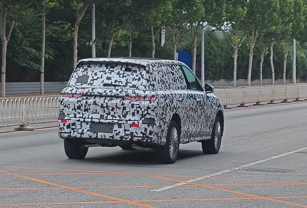魏牌旗舰全尺寸SUV细节曝光:空悬+后轮转向 掉头丝滑非常 魏牌旗舰全尺寸SUV 第3张 魏牌旗舰全尺寸SUV细节曝光:空悬+后轮转向 掉头丝滑非常 魏牌旗舰全尺寸SUV 第3张