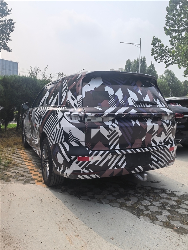 魏牌旗舰全尺寸SUV细节曝光:空悬+后轮转向 掉头丝滑非常 魏牌旗舰全尺寸SUV 第9张 魏牌旗舰全尺寸SUV细节曝光:空悬+后轮转向 掉头丝滑非常 魏牌旗舰全尺寸SUV 第9张