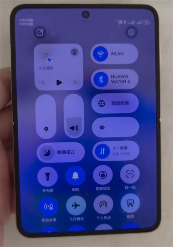 华为鸿蒙6全新控制中心曝光:竖向音量/亮度条 自定义程度更高 华为鸿蒙6 第2张 华为鸿蒙6全新控制中心曝光:竖向音量/亮度条 自定义程度更高 华为鸿蒙6 第2张