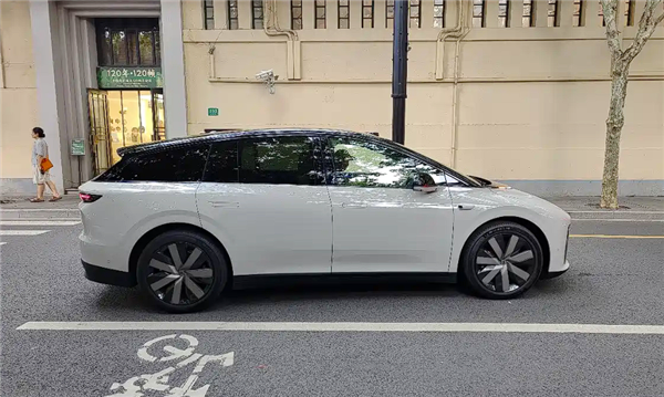 理想纯电路上最关键一环 全新i6实车曝光:预计售价25万级 理想纯电 第2张 理想纯电路上最关键一环 全新i6实车曝光:预计售价25万级 理想纯电 第2张