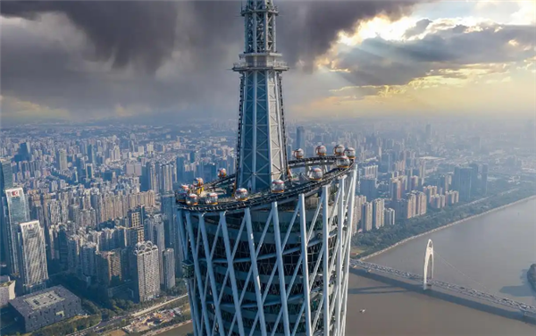 台风“桦加沙”来袭 广州塔1200吨“定塔神器”出现明显摆动 桦加沙 广州塔 第1张