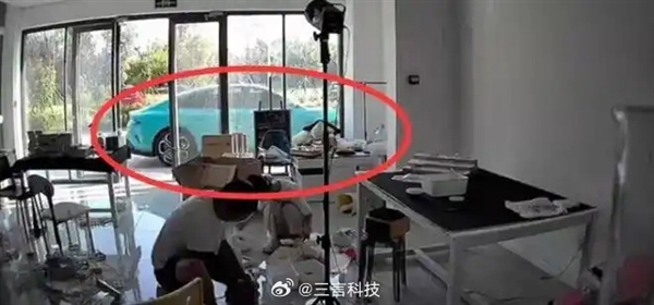 小米汽车突然自己开走 官方回应排除车辆质量问题：当事人已将账号内容清空 小米汽车 第3张