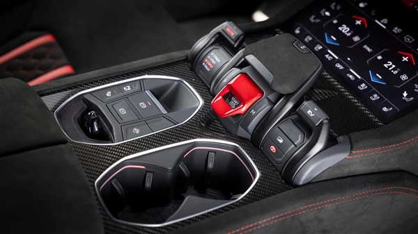 4.0T双涡轮V8插混动力!兰博基尼Urus SE Performante官图发布 兰博基尼Urus Performante 第9张 4.0T双涡轮V8插混动力!兰博基尼Urus SE Performante官图发布 兰博基尼Urus Performante 第9张